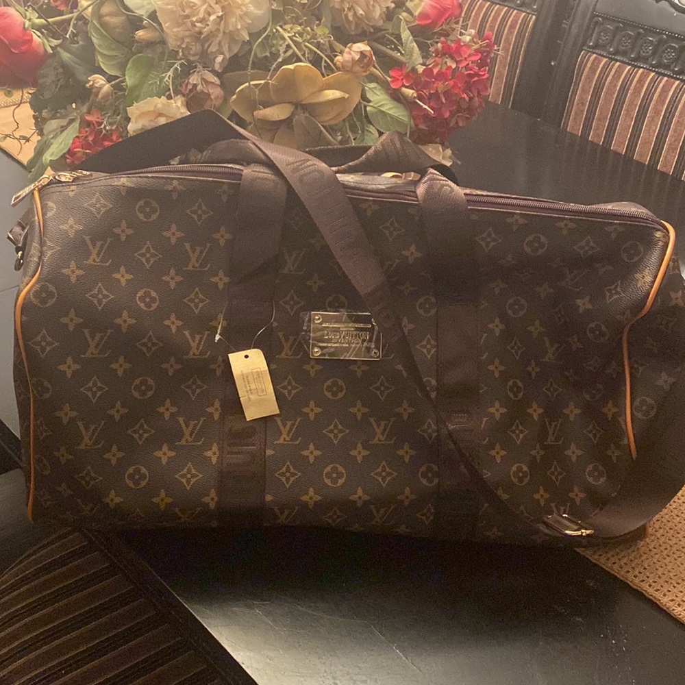 High quality large duffel bag 22L by 12 high - Picture 3 of 6